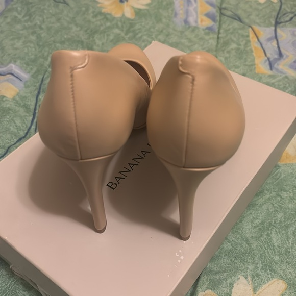 Banana Republic - Cream Kelsey Heels. Worn only once. Size 8. - Picture 3 of 5